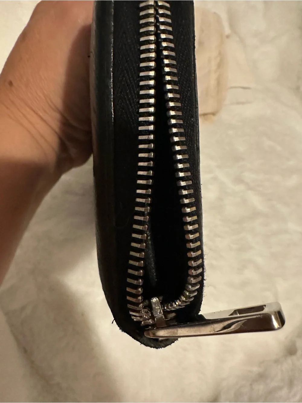 Gucci Black Leather Zip-Around Wallet with Embossed Double G